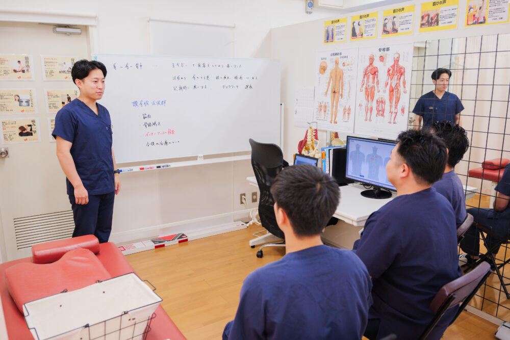 なぜ整体を続けると “世界が変わる” のか ── Vlaeyen & Linton 2000「恐怖回避モデル」から読み解く痛みと生活範囲の回復